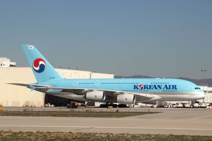 The Korean A380 taxiing to its gate